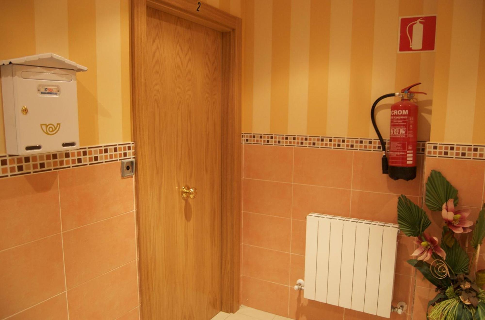 Pension Zorroza 1 Bilbao Buitenkant foto